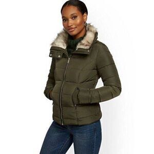 Women's New York & Company Quilted Puffer Jacket, Pockets, Hood size Large